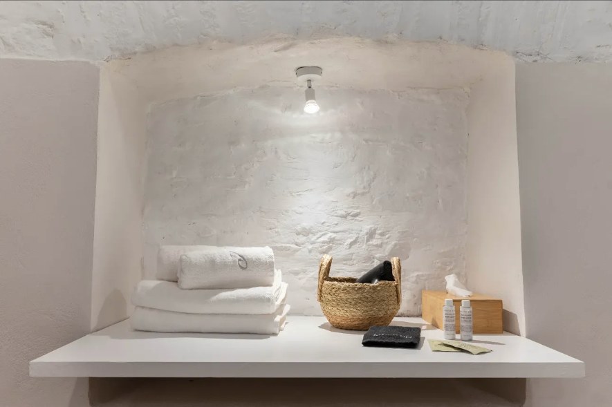 Bathroom shelf white towels amenities — Suite Amorosa at Syra di Giovanni 1862, Ermoupoli, Syros
